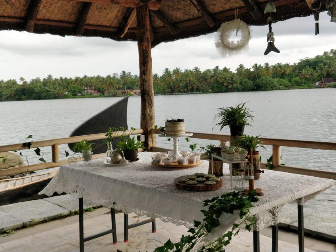 Baymaas Lake House Kochi エクステリア 写真