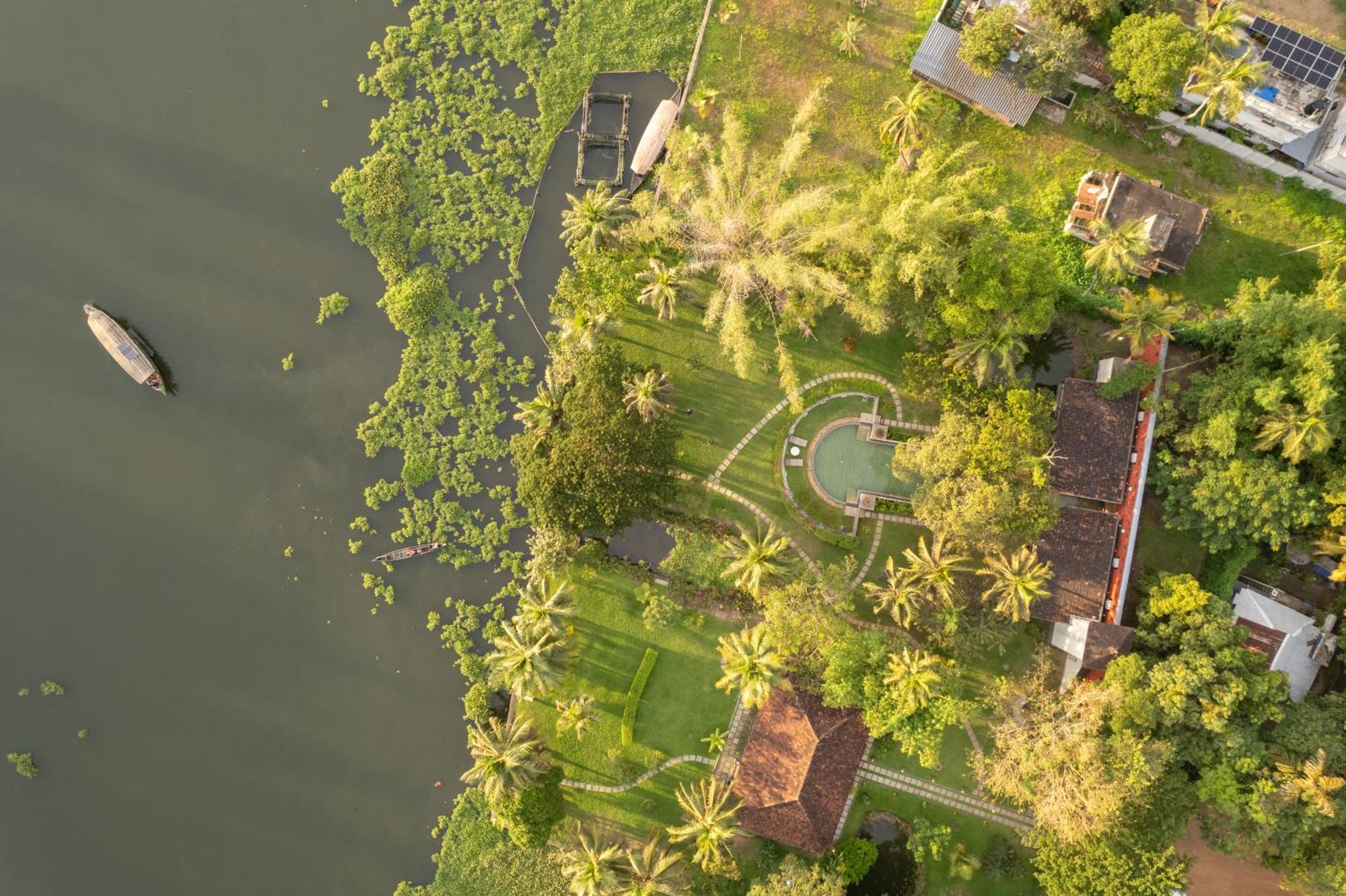 Baymaas Lake House Kochi エクステリア 写真